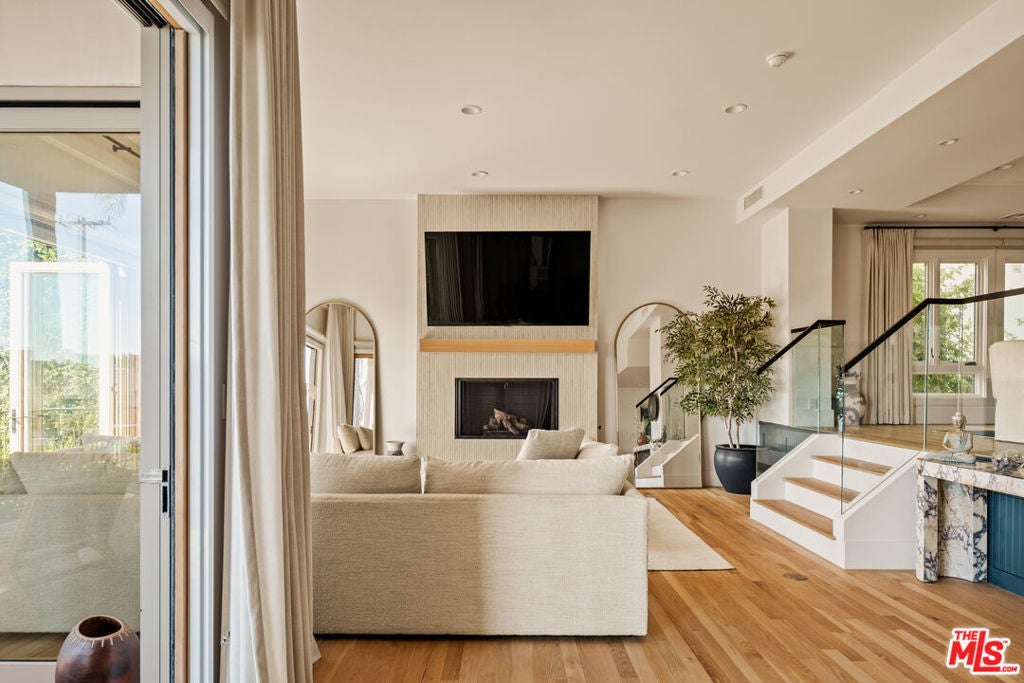 Photo of Listing #25615413