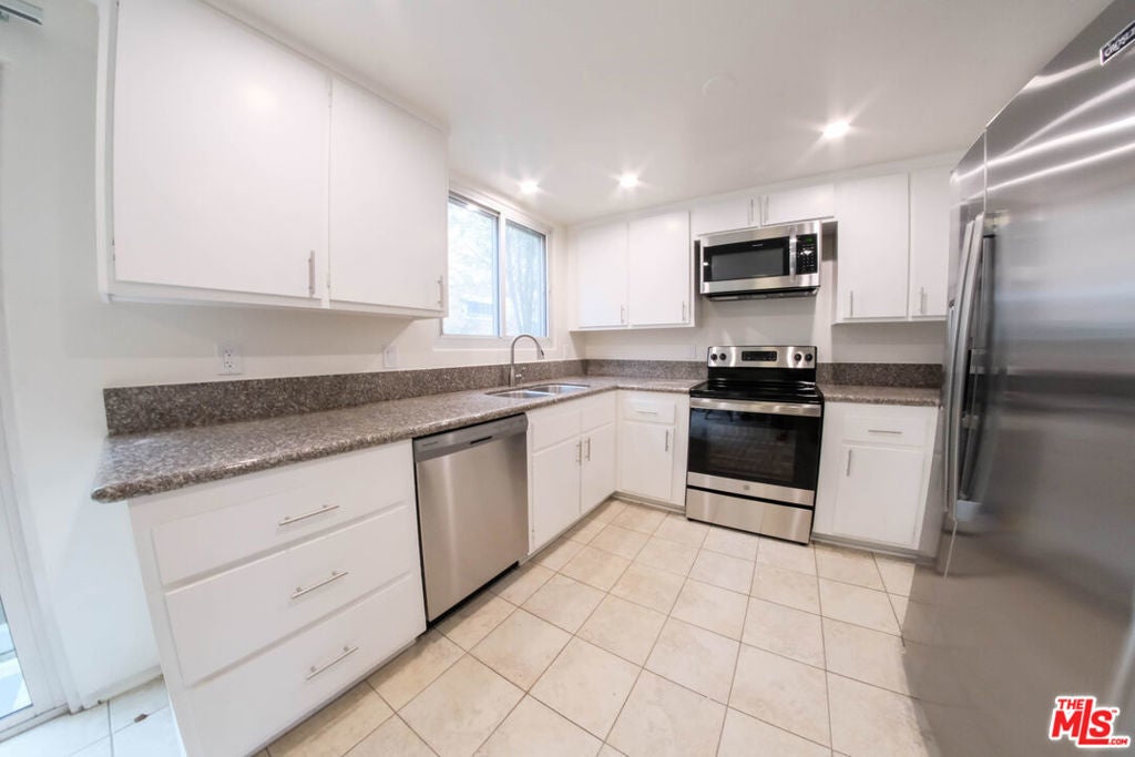 Photo of Listing #25615499