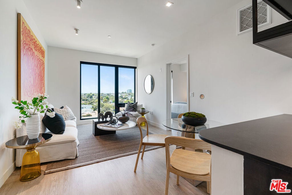 Photo of Listing #25615529