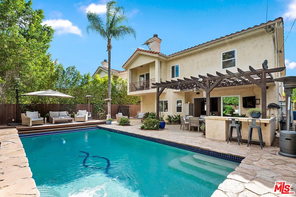 Photo of Listing #25615777