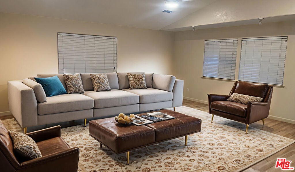 Photo of Listing #25615691