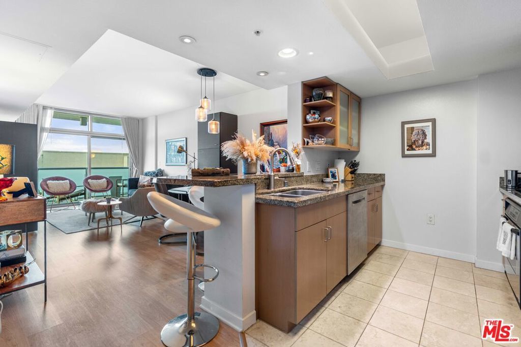 Photo of Listing #25615803