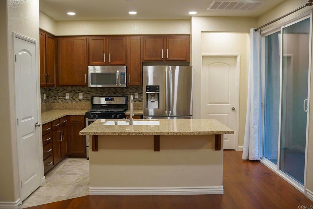 Photo of Listing #PTP2508400