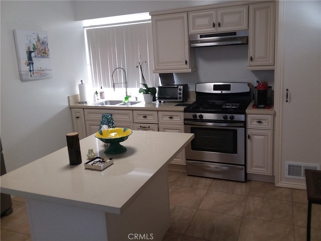 Photo of Listing #OC25255921