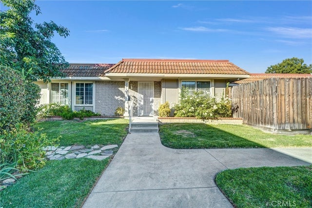 23425 El Reposa, Aliso Viejo.