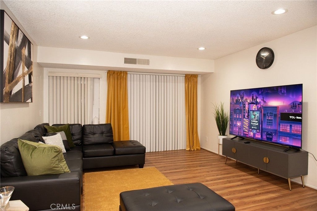 Photo of Listing #OC25252246