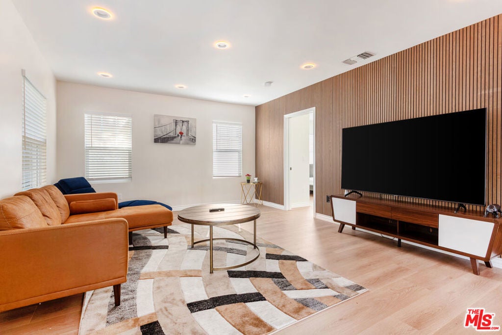 Photo of Listing #25616861