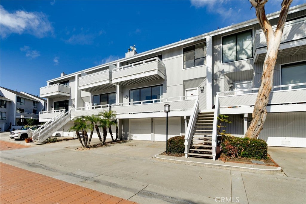 Photo of Listing #IV25252572