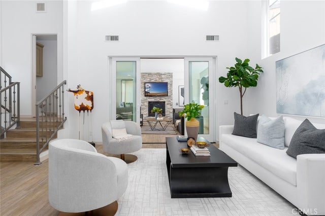 432 1/2 Goldenrod Avenue, Corona Del Mar.