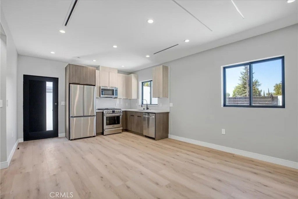 Photo of Listing #SR25257877