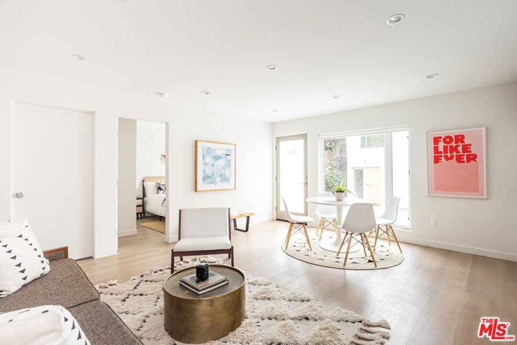 Photo of Listing #25617491