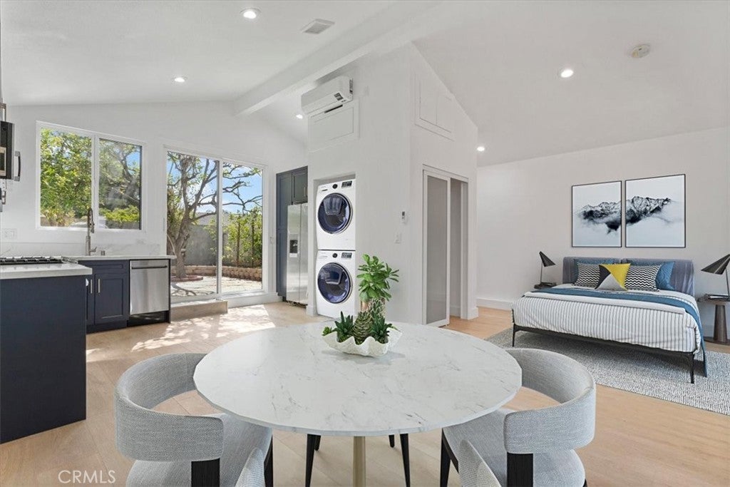 Photo of Listing #SR25257781