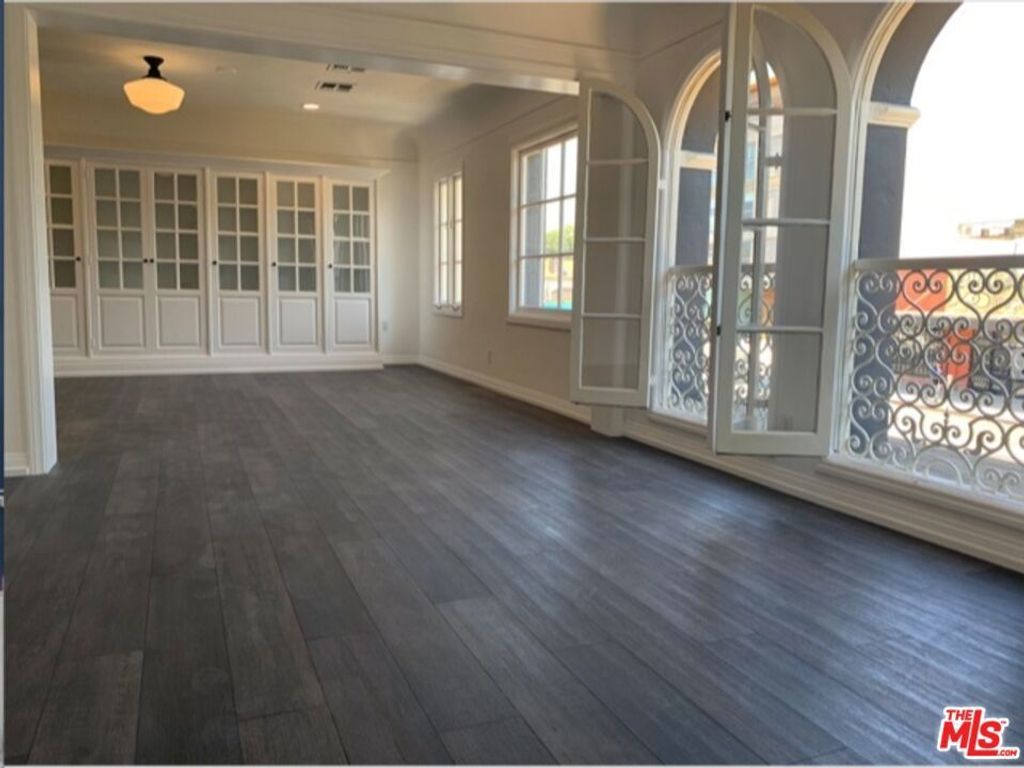 619 S La Brea Avenue # 2nd Floor, Los Angeles