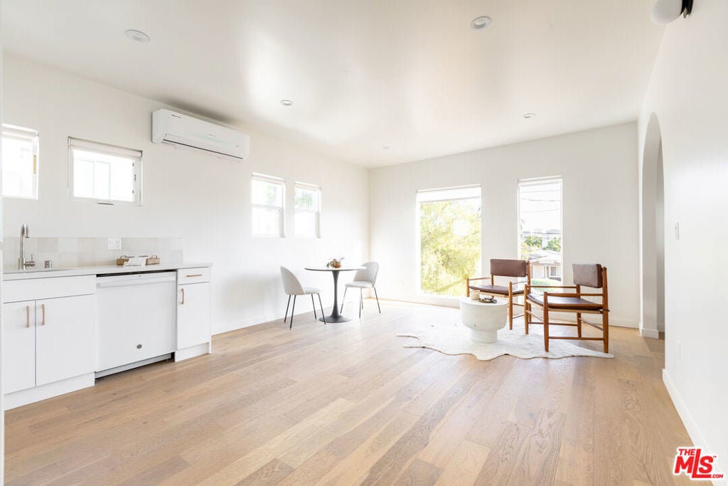 Photo of Listing #25617811