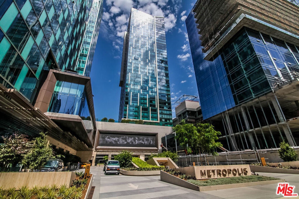 Photo of Listing #25617889