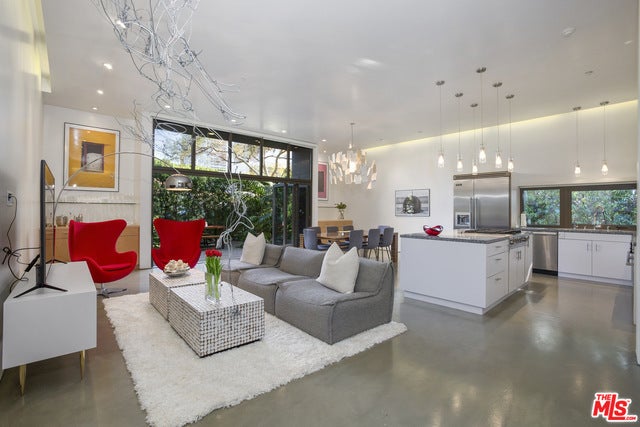 Photo of Listing #25617671