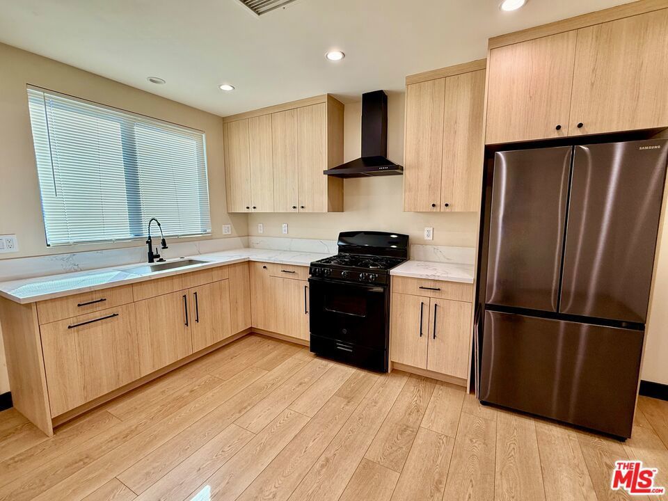 Photo of Listing #25618853