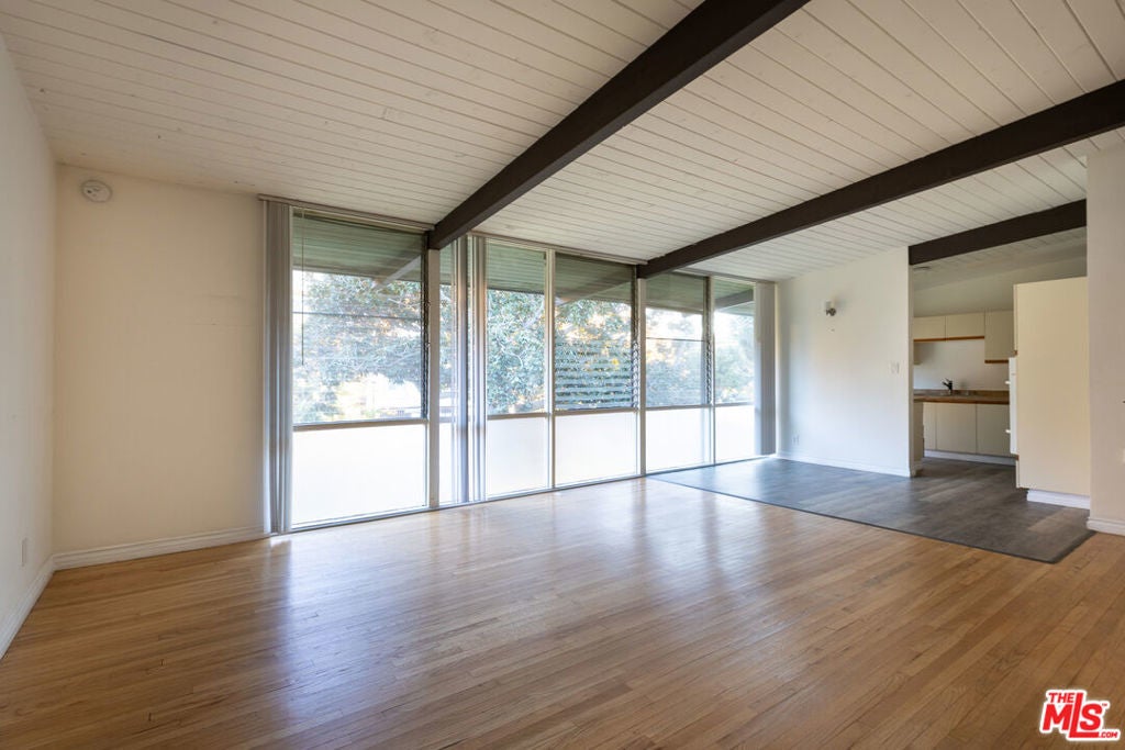 Photo of Listing #25618891