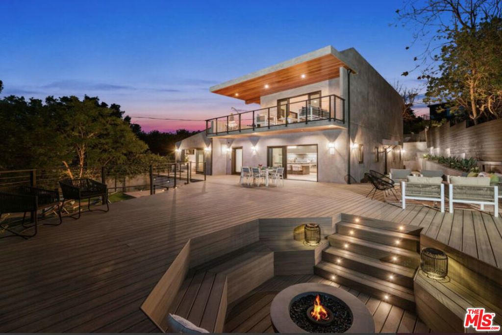 3936 Farley Court, Studio City