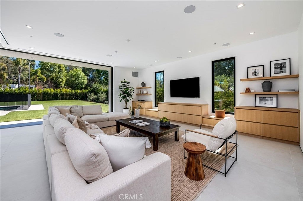 Photo of Listing #SR25260310