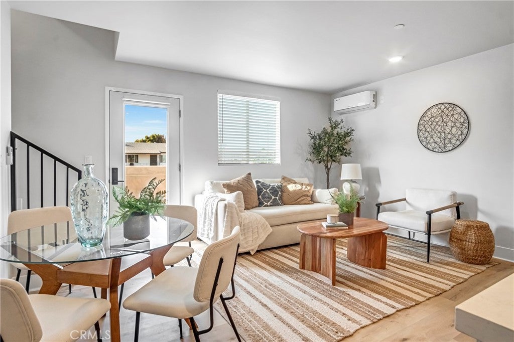 Photo of Listing #SR25260437