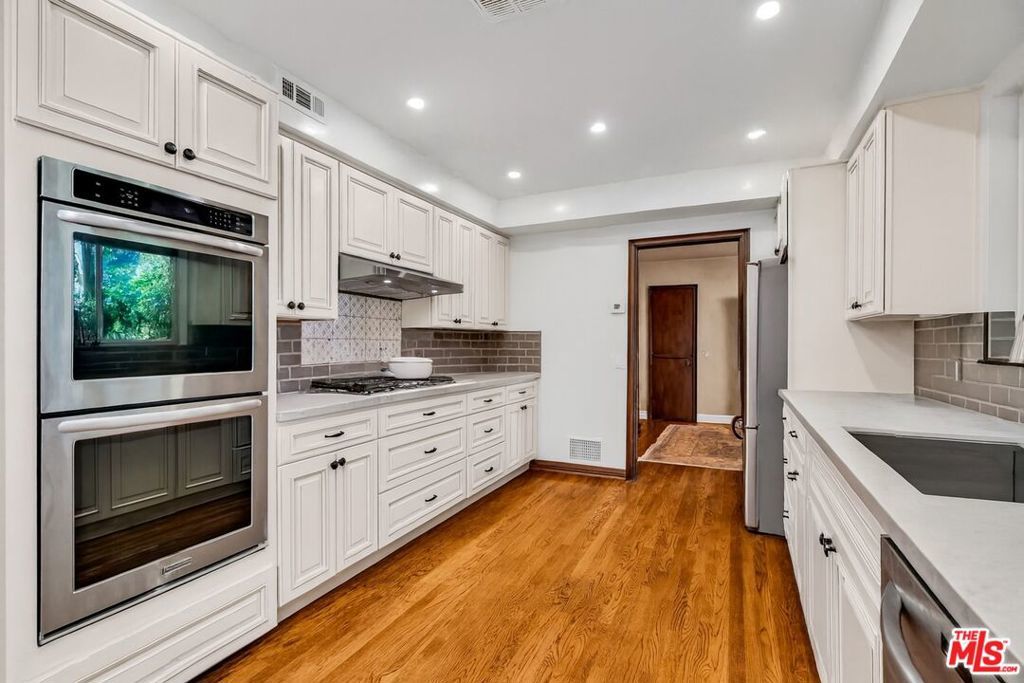 Photo of Listing #25615893