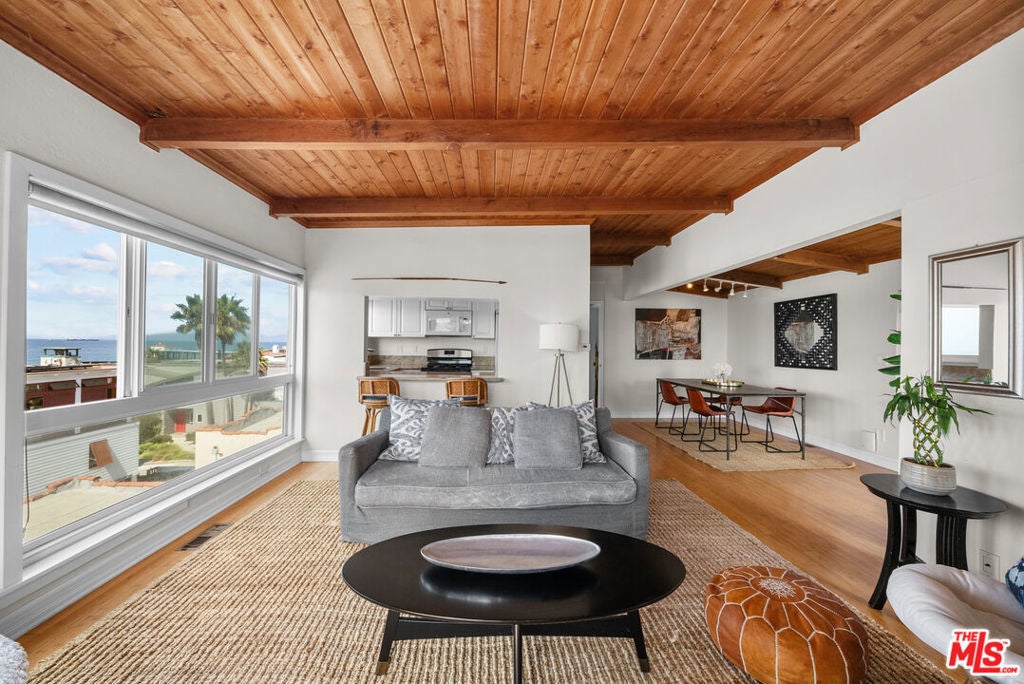 Photo of Listing #25619295