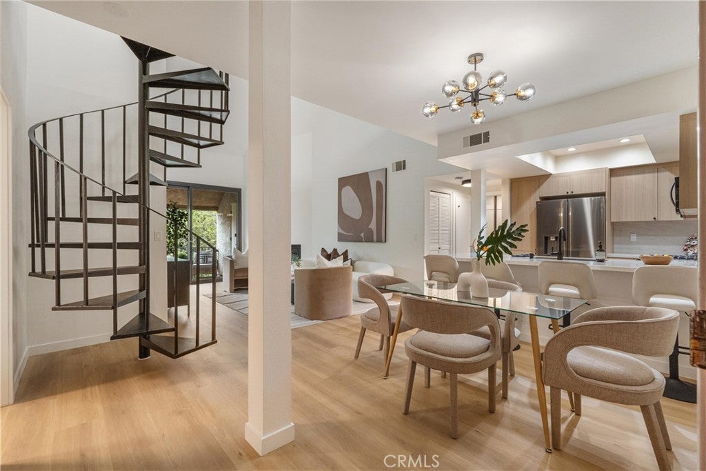 Photo of Listing #SB25261077