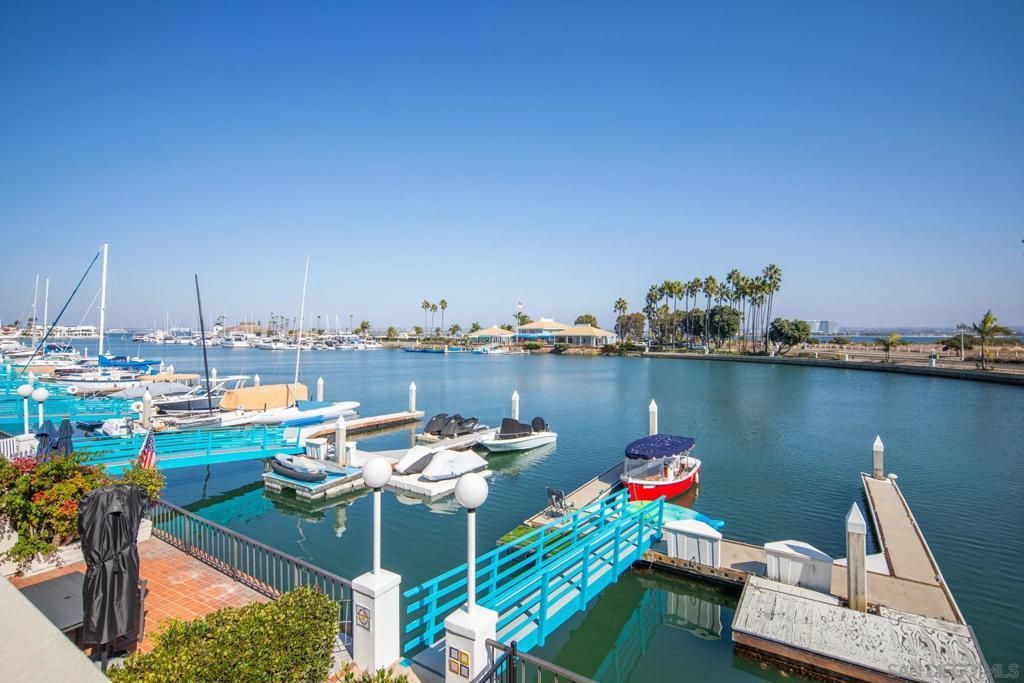 8 Antigua Ct, Coronado