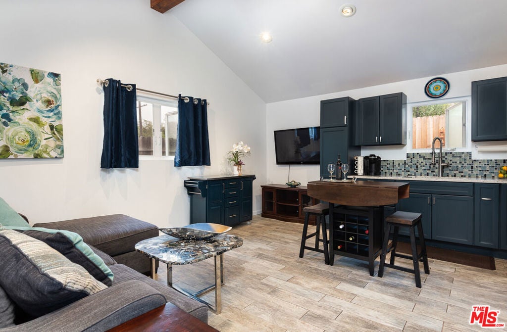 Photo of Listing #25619473