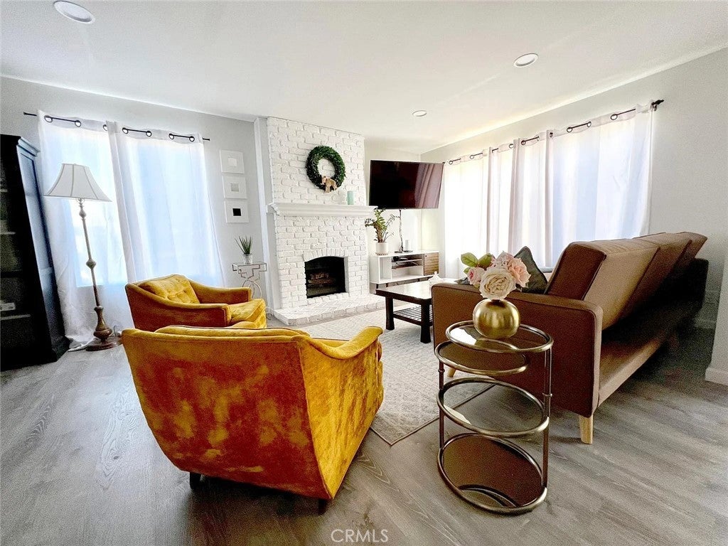 Photo of Listing #PV25256497