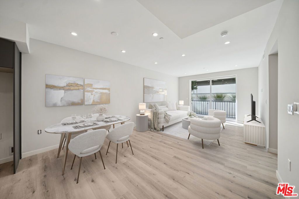 1051 S Corning Street # 102, Los Angeles