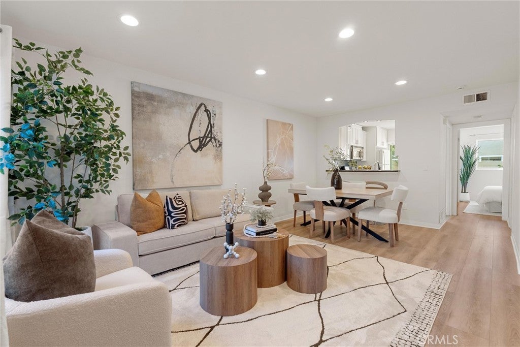 Photo of Listing #OC25263757