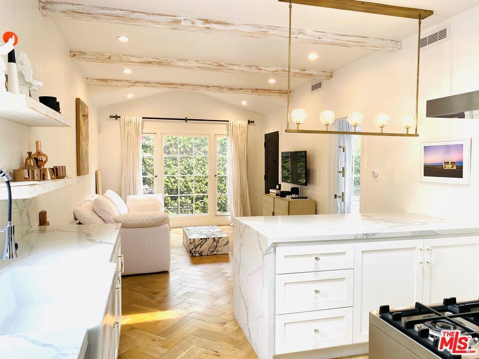 Photo of Listing #25621455