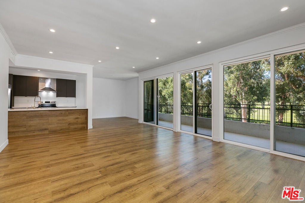 Photo of Listing #25621535