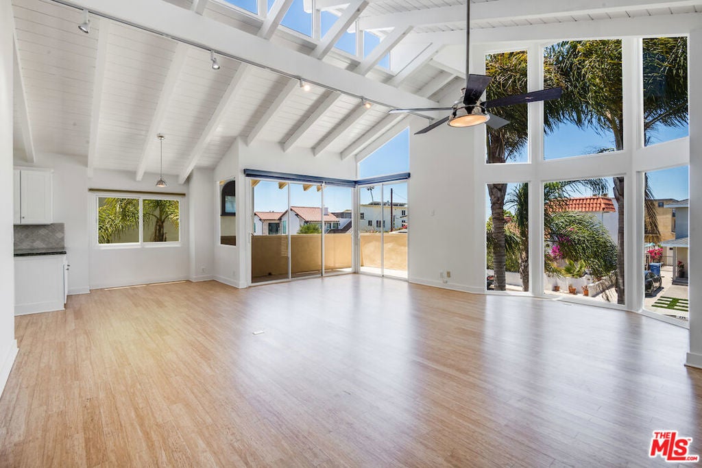 Photo of Listing #25621617