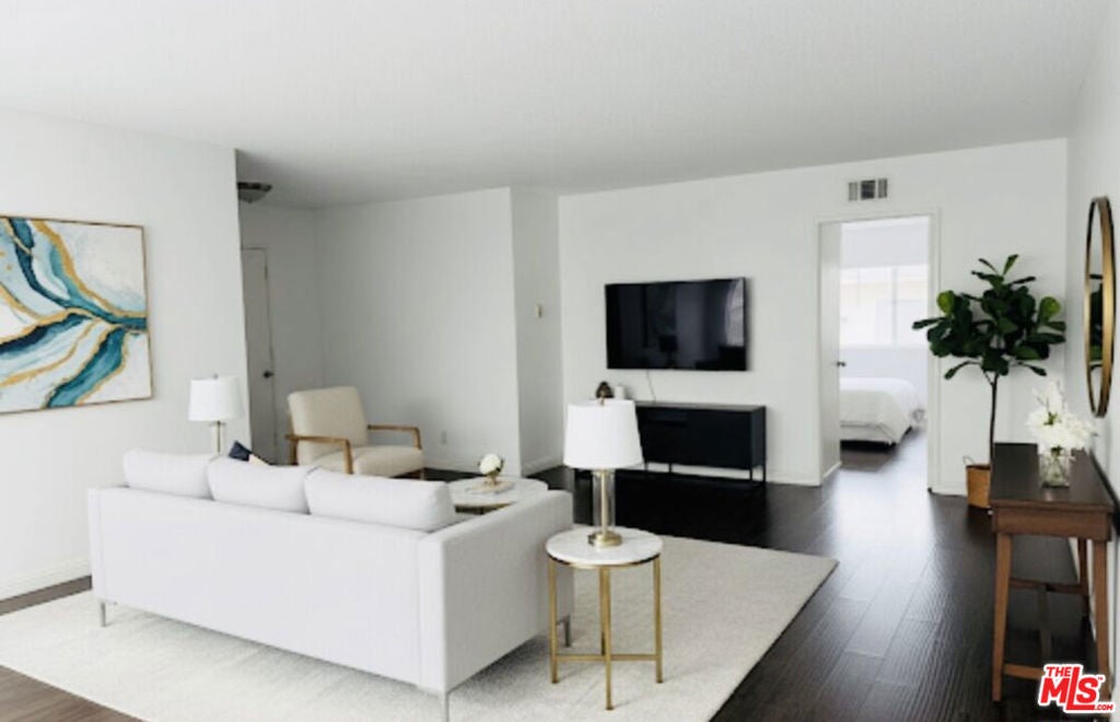 Photo of Listing #25621181