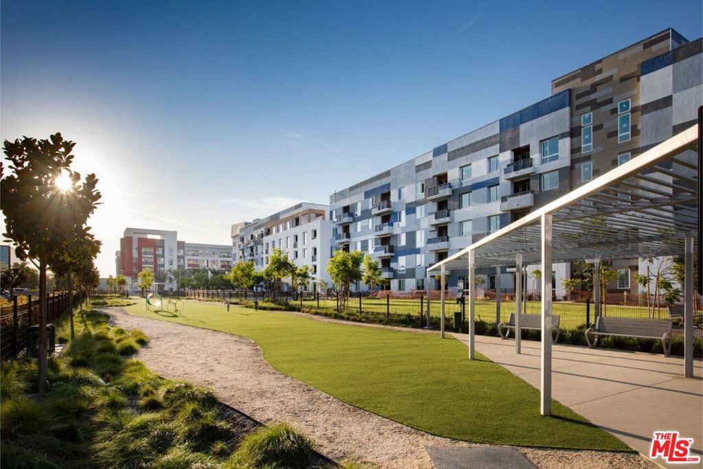 Photo of Listing #25621691