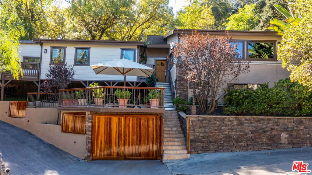 21832 Canon Drive, Topanga