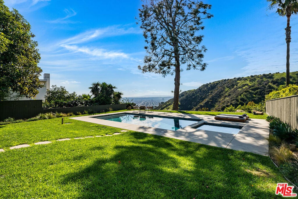 Photo of Listing #25621919