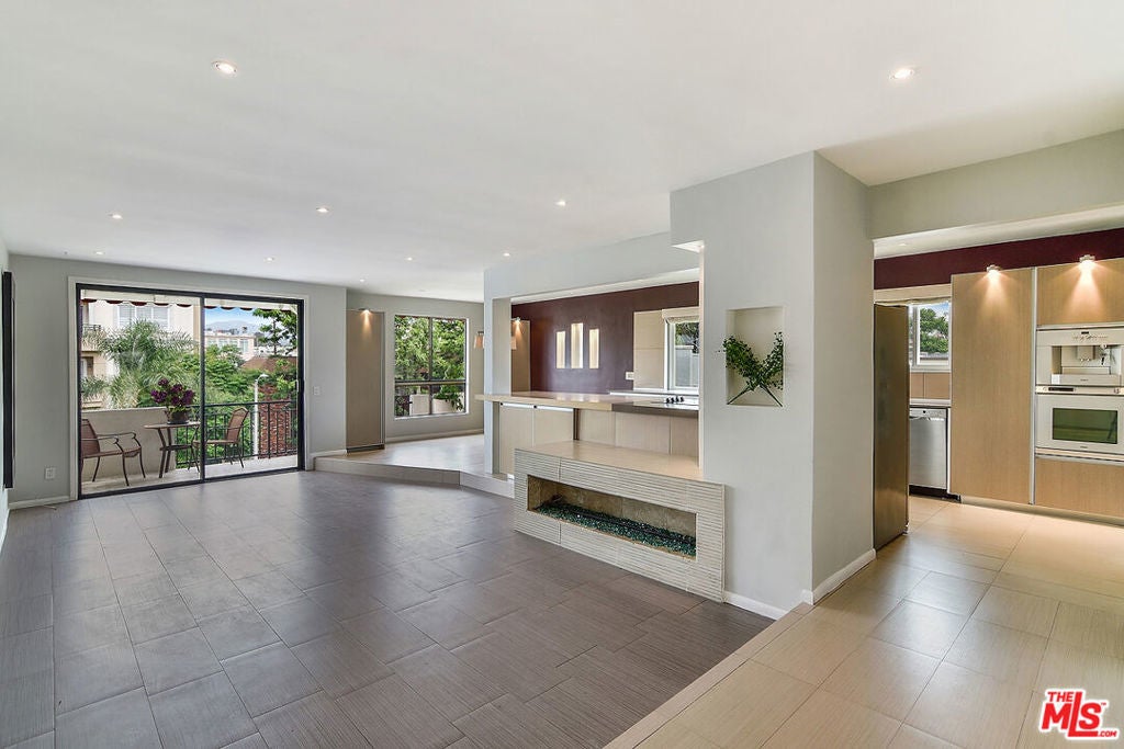 Photo of Listing #25621343