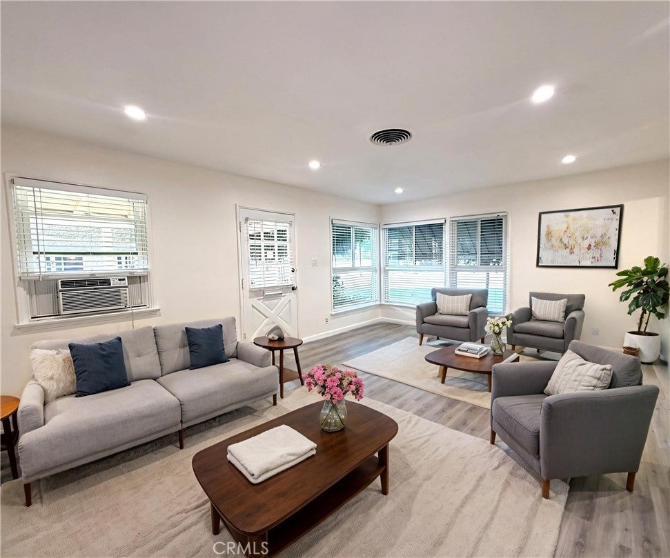 Photo of Listing #SR25265918