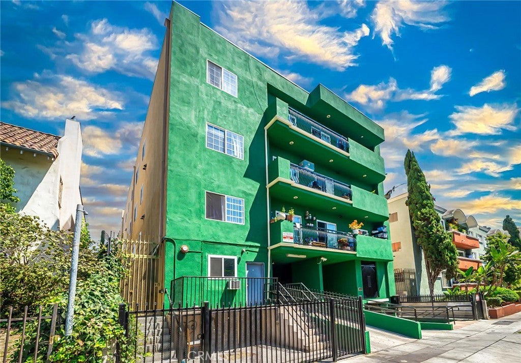 Photo of Listing #SR25266406