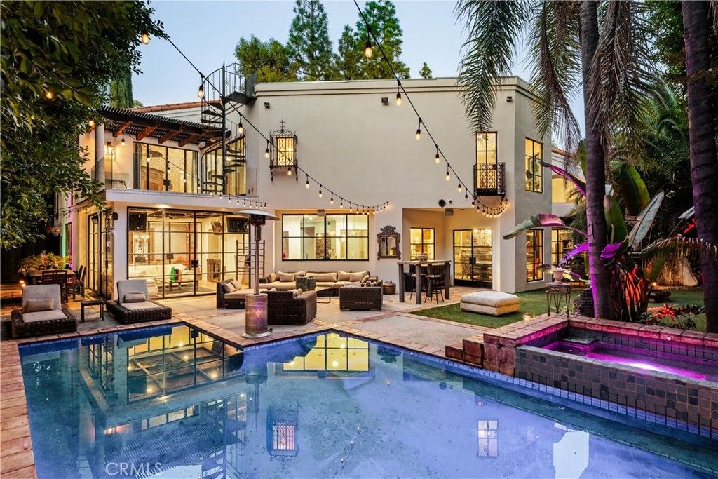 4909 Woodley Avenue, Encino