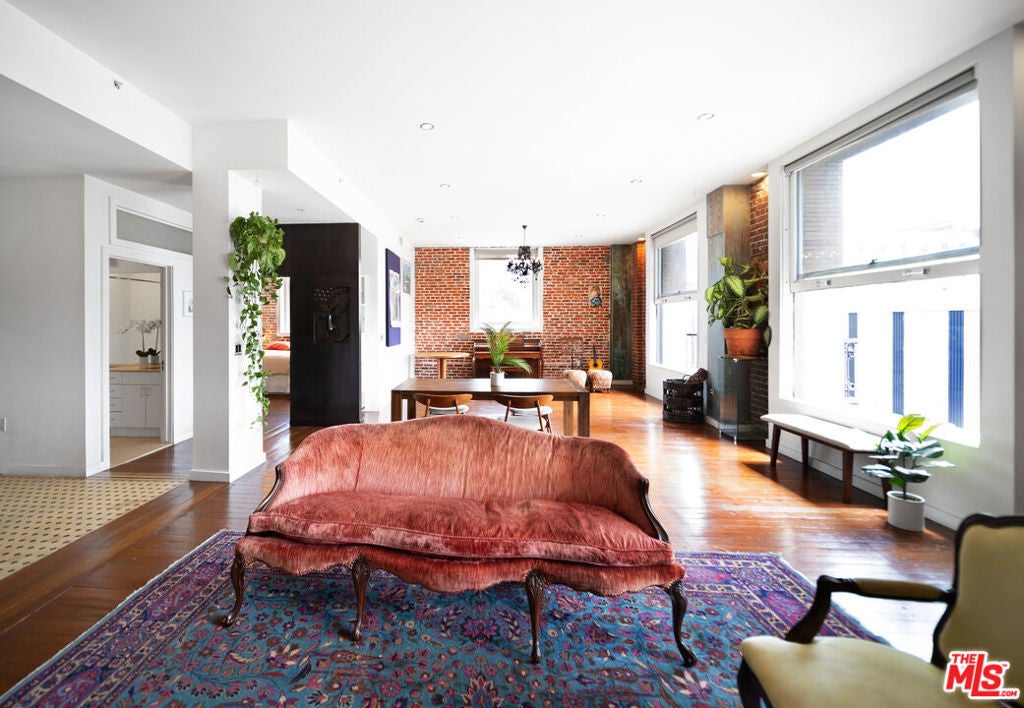 Photo of Listing #25623777