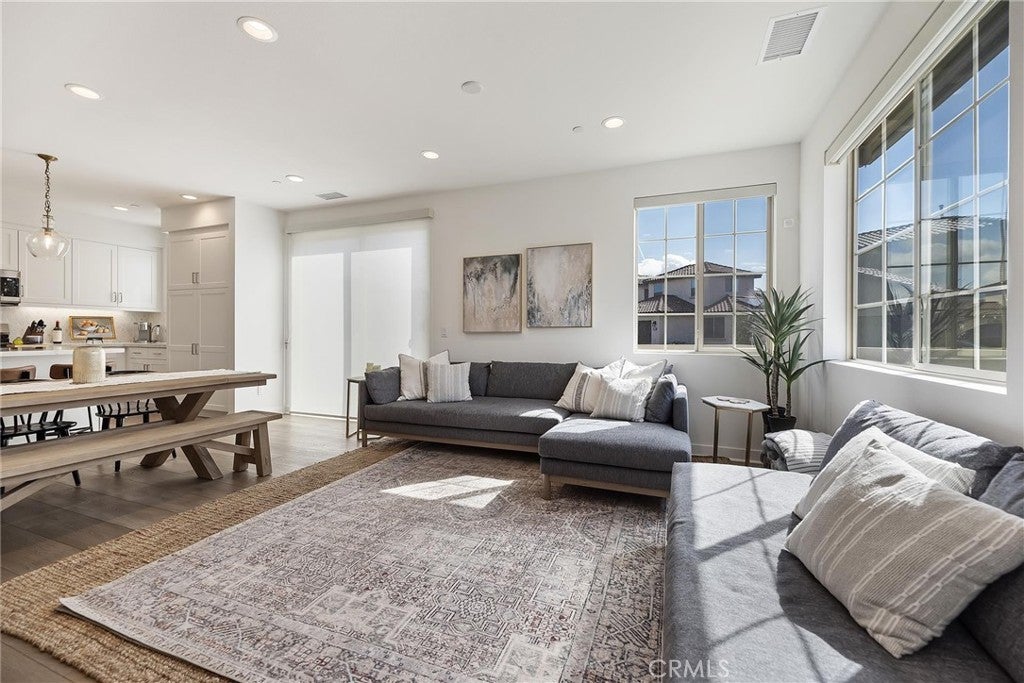 Photo of Listing #SB25268576