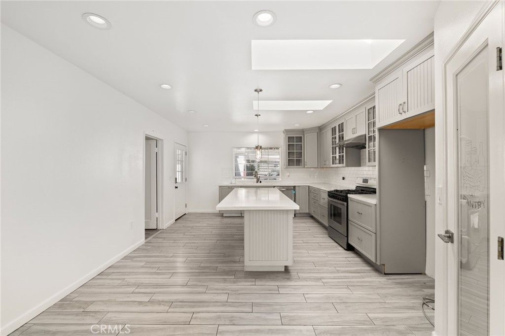 587 E Arrow, Upland