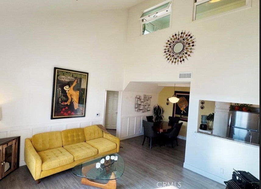 Photo of Listing #SR25270576