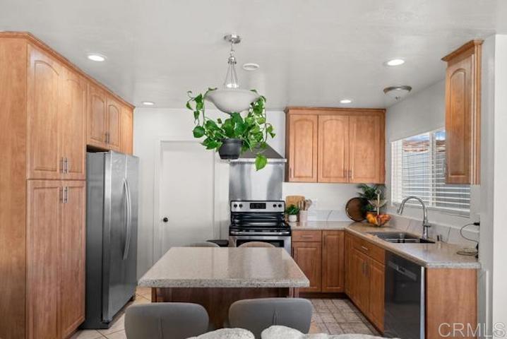 Photo of Listing #PTP2508960