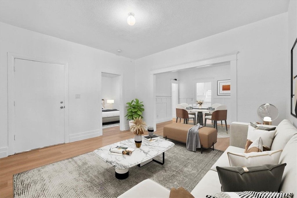 Photo of Listing #PW25270043